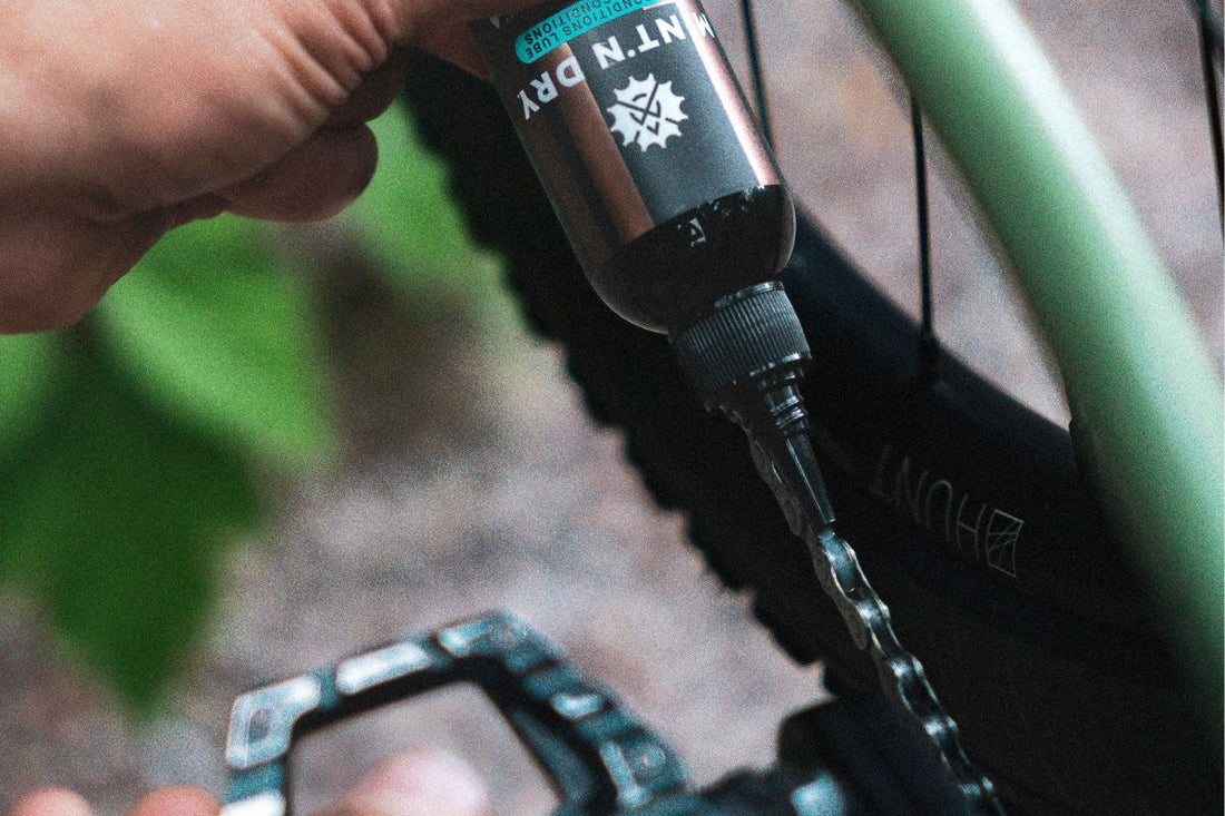 Applying MINT'N DRY all-conditions ceramic lube on a bike chain